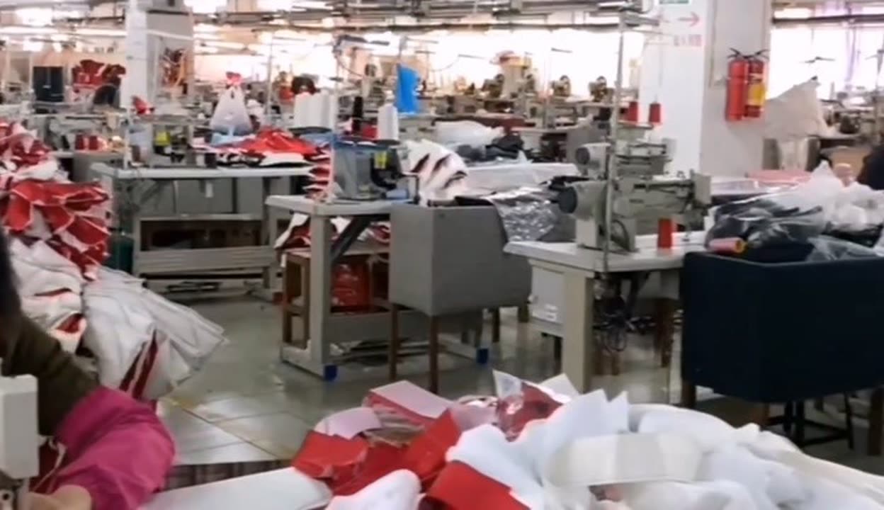 羽絨服生產(chǎn)加工廠實拍