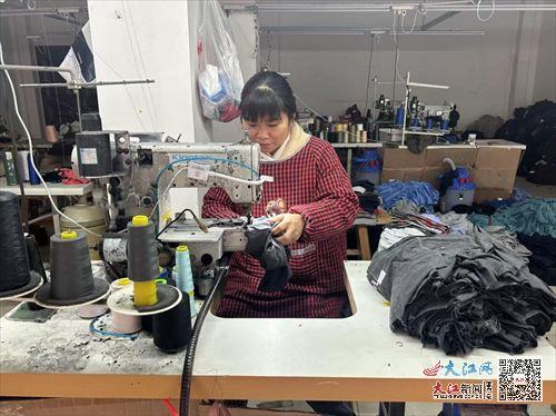 武寧縣東林鄉(xiāng) 家門口的務(wù)工車間 激發(fā)鄉(xiāng)村振興新活力 組圖